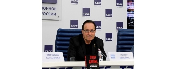 Питер Джеймс приехал в Россию на презентацию романа «Умрешь, если не сделаешь»
