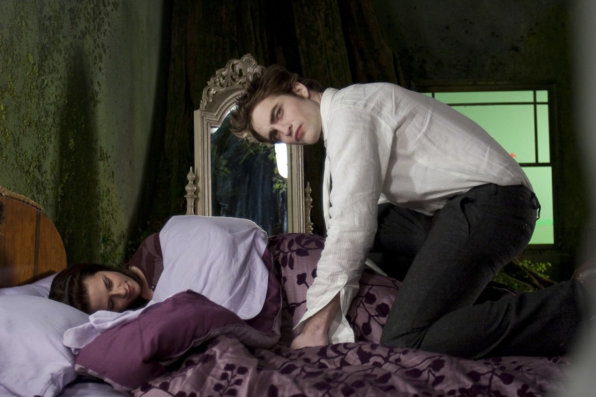 белла и эдвард сломали кровать