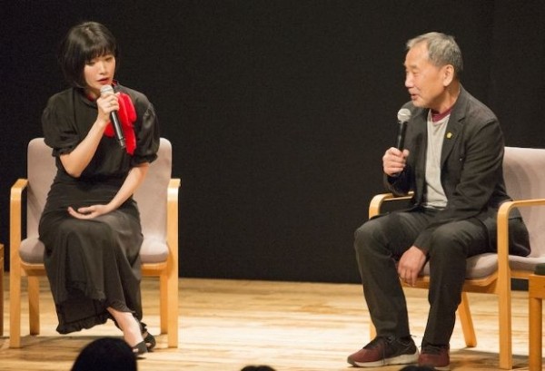 Феминистская критика романов Мураками — вместе с писателем