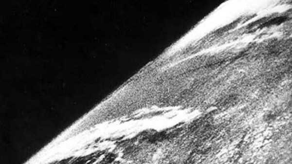 Первая фотография атмосферного спиралевидного вихря из космоса.