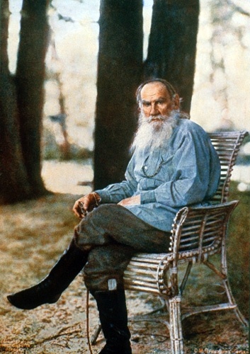 Лев Толстой в Ясной Поляне (1908)