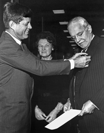 Kennedy presents the National Security Medal to Dulles, November 28, 1961