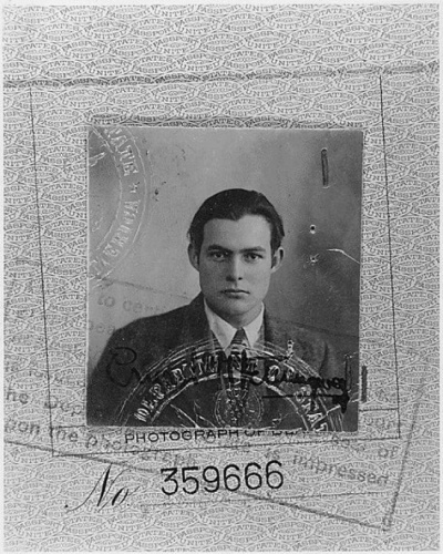 Фото на паспорт Эрнеста Хемингуэя, 1923.