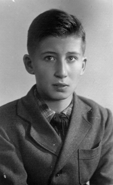 Александр Жолковский в пятом классе. 1949 год