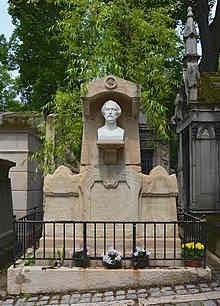 Могила Альфреда де Мюссе на кладбише Пер-Лашез.
