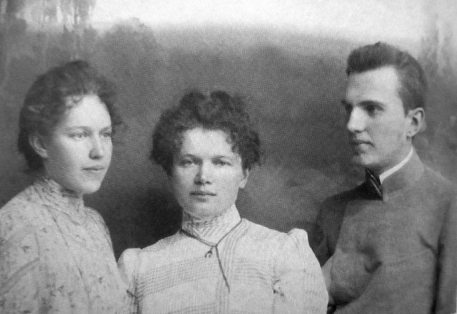 Евгения, Аделаида и Владимир в 1900 г.