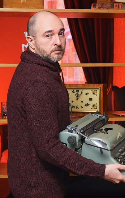 Портрет с пишущей машинкой