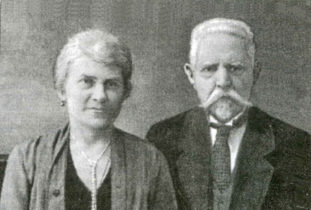 Александр Евгеньевич Бурцев и его супруга, Параскева Домиановна
