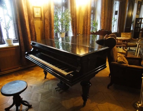 Любимый рояль Скрябина - Бехштейн.
