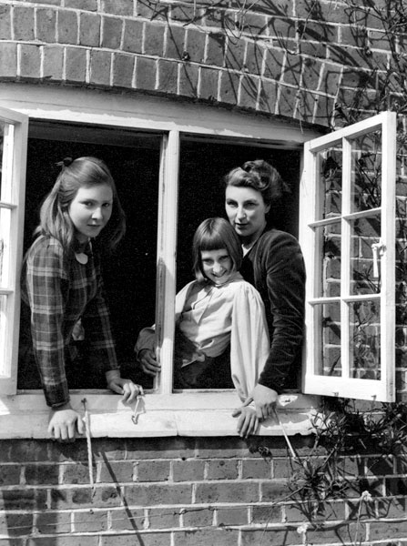 Румер Годден с дочерьми, 1949
