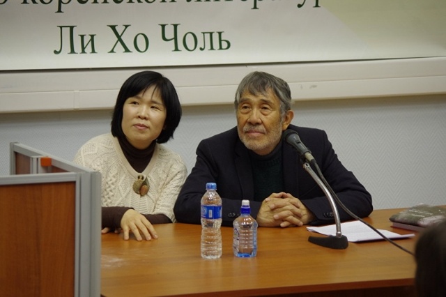 Ли Хочхоль на встрече с читателями в Москве, 1 декабря 2015 года