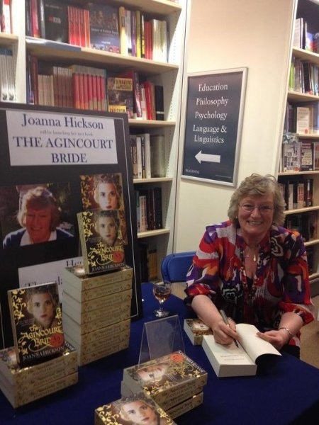 Писательница Джоанна Хиксон и её книги