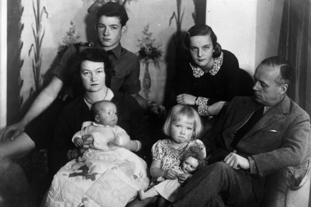 This is ole von Ribbentrop with his family in 1935.