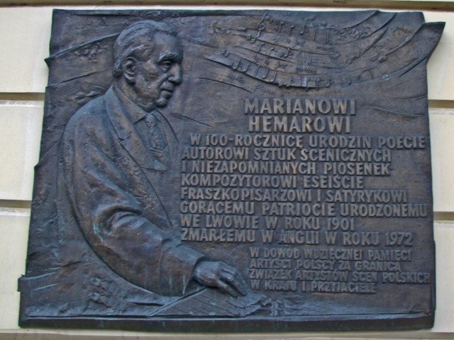 Мемориальная доска в Варшаве