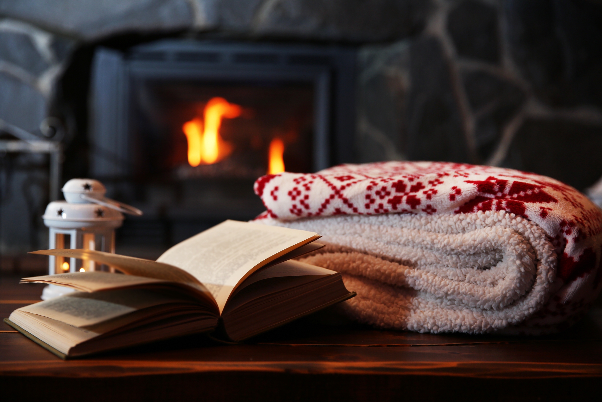 Прочитать зимний вечер. Уютный плед. Уютный плед камин. Уютный теплый плед. Теплый плед и камин.