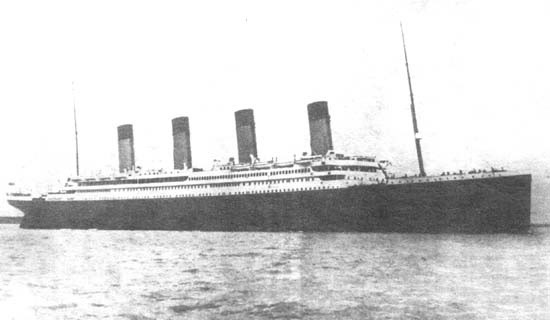 «Титаник» уходит в свое первое и последнее плаванье