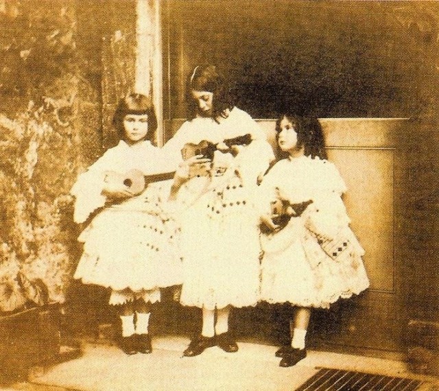 Ларина лидел старшая сестра алисы фото обнаженное