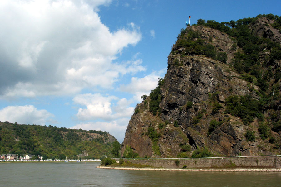 Lorelei. Рейн река скала Лорелеи. Скала Лорелей в Германии. Скала Лорелеи на Рейне. Утес Лорелей.