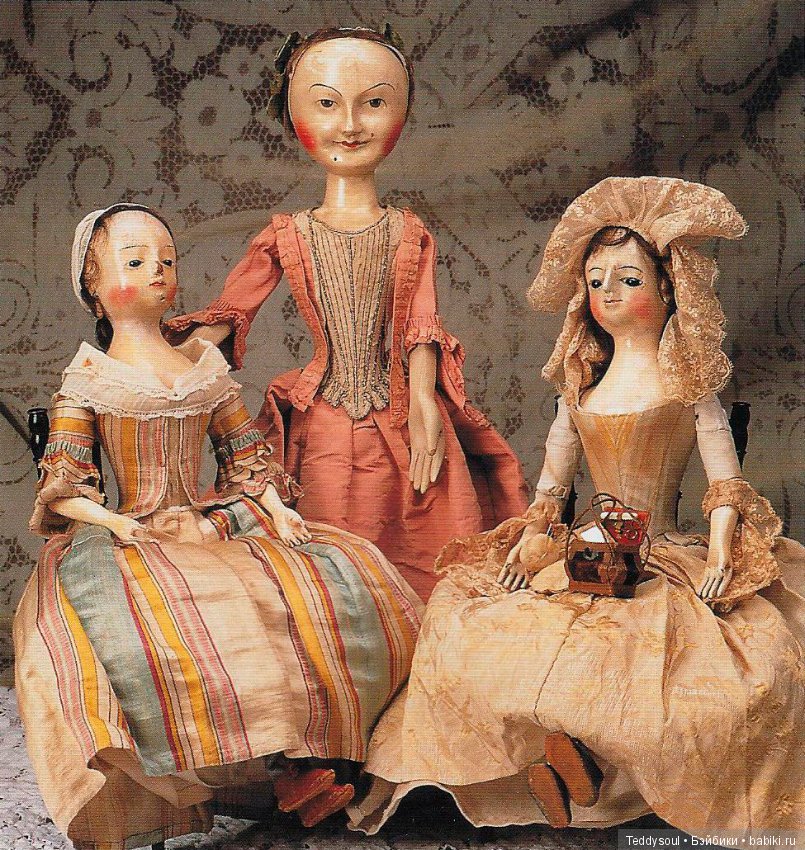 Деревянная кукла одна из первых игрушек. Кукла Пандора Франция 17 век. Антикварные деревянные куклы. Старые куклы. Исторические куклы.