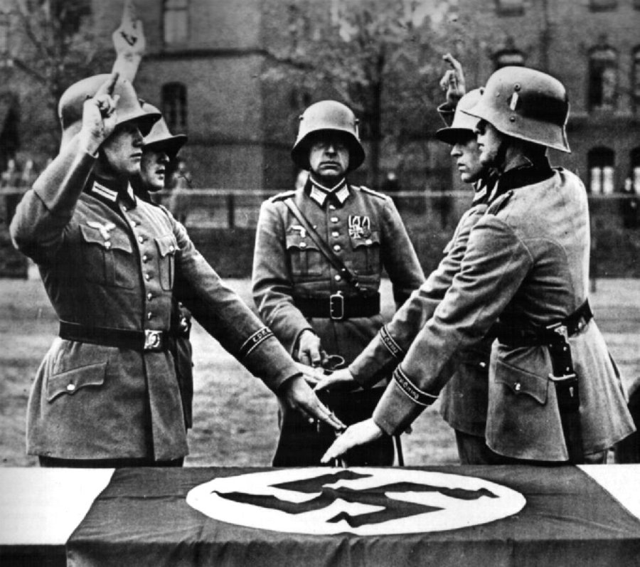 Как немцы показывают три на пальцах фото