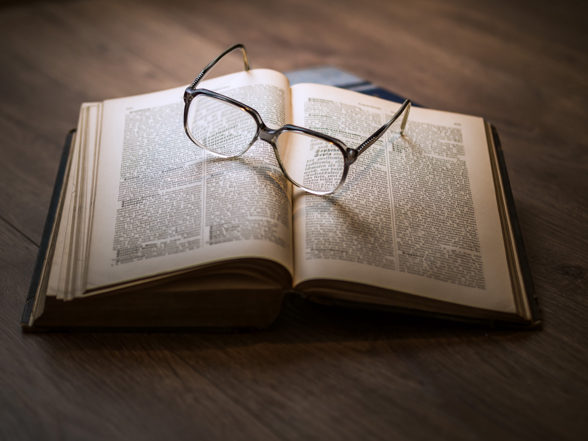Установление авторства анонимной картины или книги 9 букв
