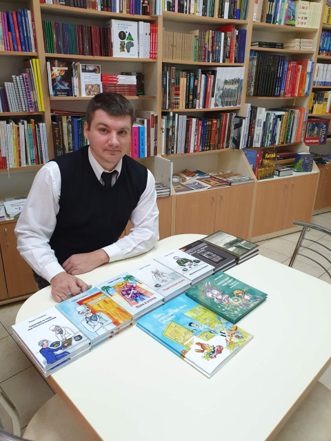 Павел Гушинец на презентации своих книг (2021 год)
