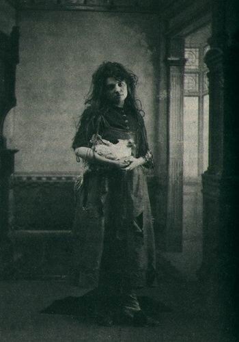 картинка ReadingLady