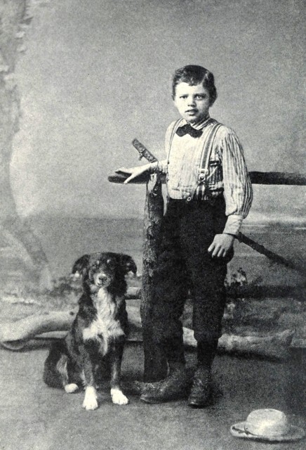 Джек Лондон, 9 лет, со своей собакой Ролло в 1885 году. Wikimedia Commons // Public Domain