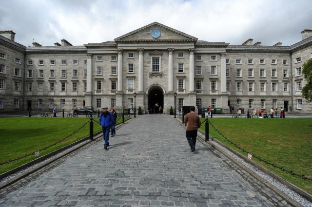 Руни стала лучшим участником дебатов в Европе во время учебы в Тринити-колледже, самом элитном университете Ирландии