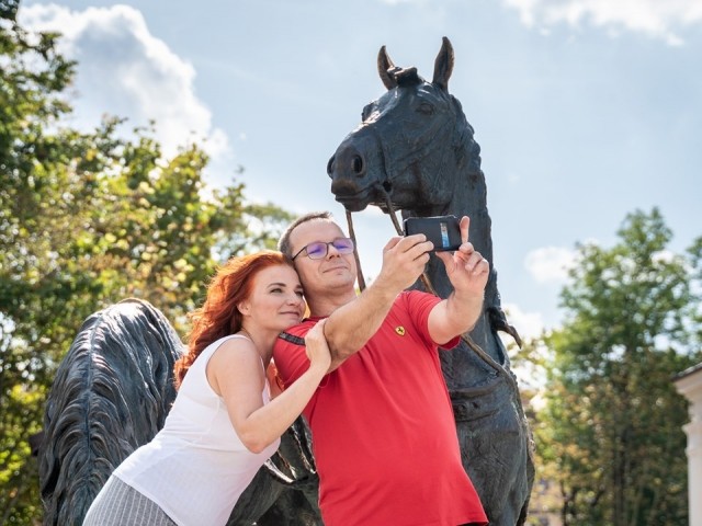 Жвалевский, Пастернак и конь (об этих конях написано в книге «Сиамцы»). Фото Ольги Акулич