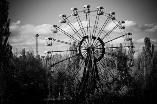 gqcthrn2-r.jpg