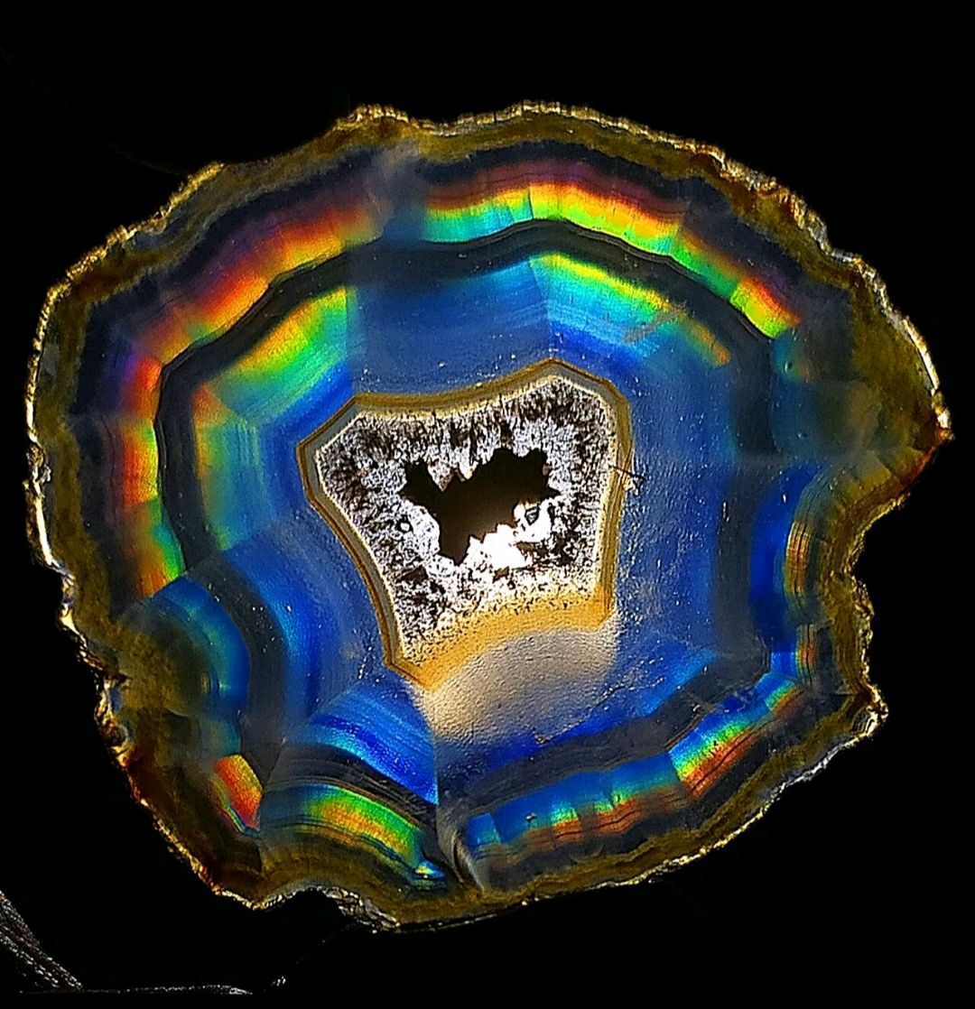 агат переливчатый. радужный агат ирис. радужный агат камень. ирис агат. ирис агат.