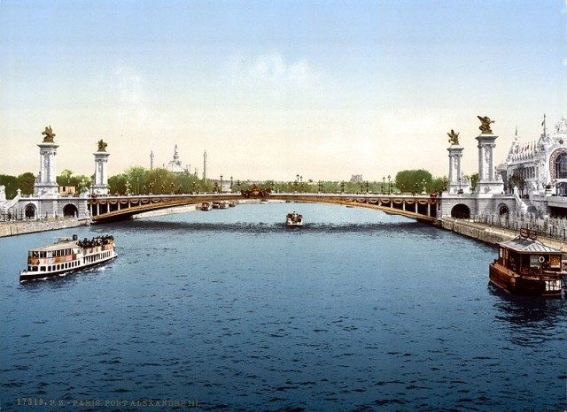 Мост Александра III, названный в честь русского императора