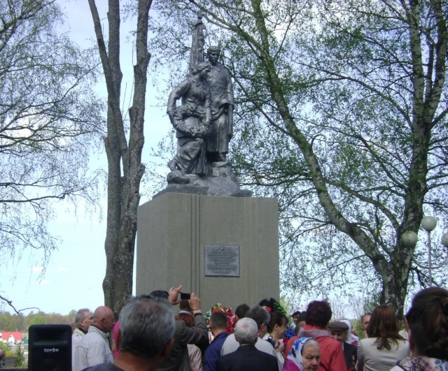 Велиж. Воинский мемориал Лидова гора. Здесь, среди многих, лежит и мой дед.